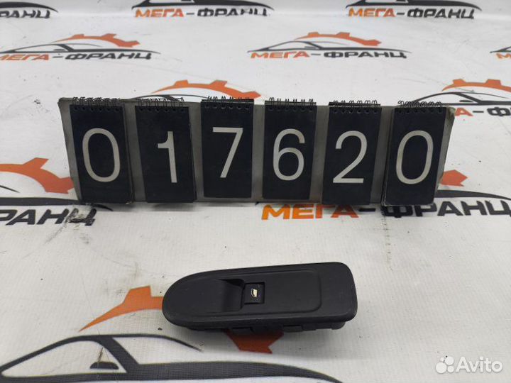 Кнопка стеклоподъемника передняя правая Peugeot