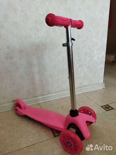 Розовый трёхколёсный самокат для девочки