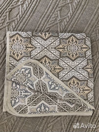 Покрывало на кровать или диван