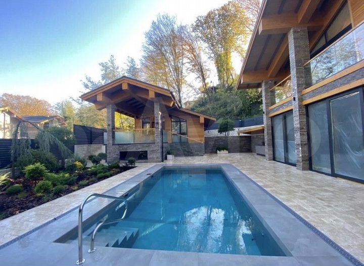 Дом 310 м² на участке 8 сот.