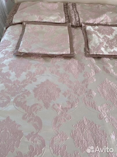 Покрывало и 4 наволочки