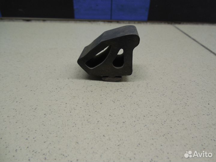 Отбойник капота Land Cruiser (100) 1998-2007