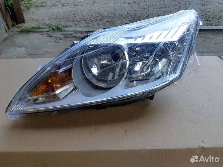 Фара Ford Focus 2 08-11