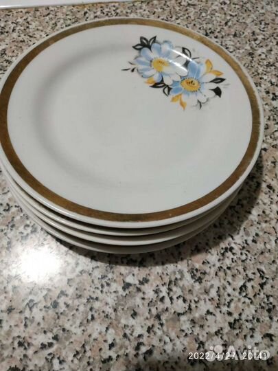 Бокалы, тарелки