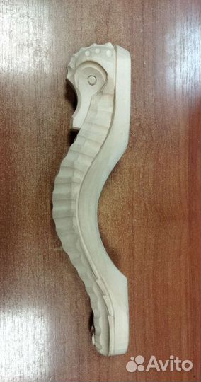 Дверная ручка деревянная резная