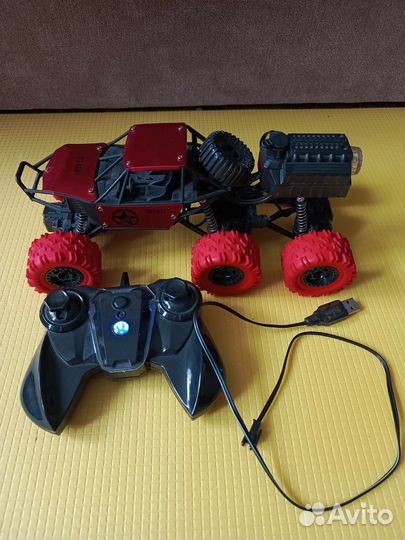 Машина на пульту с зарядкой