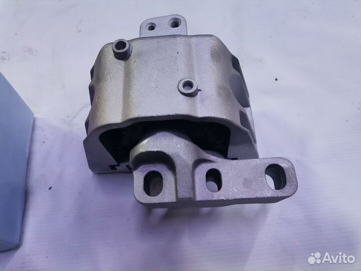 Опора двигателя правая Фолксваген Ауди Шкода