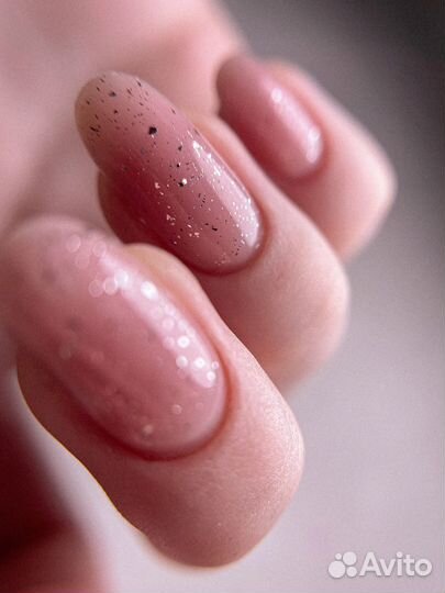 Модель на маникюр с покрытием гель лак
