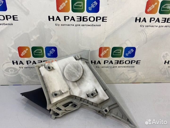 Накладка на стойку внутренняя задняя левая Audi Q3
