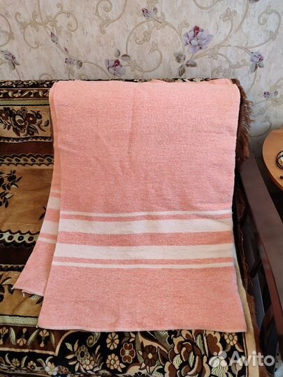 Одеяла разные полуторки