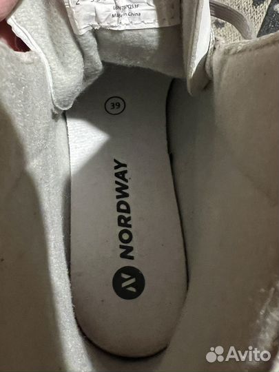 Коньки фигурные 39 размер