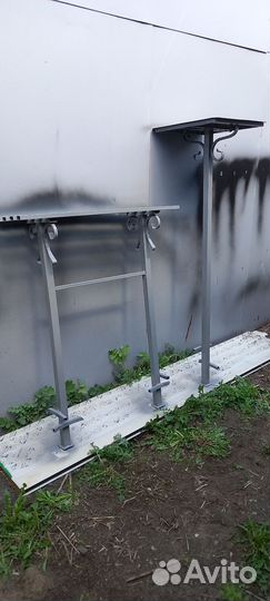 Столики лавочки на кладбище