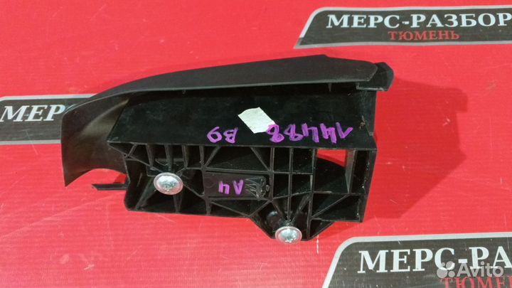 Audi A4 B9 направляющая ремня безопасности