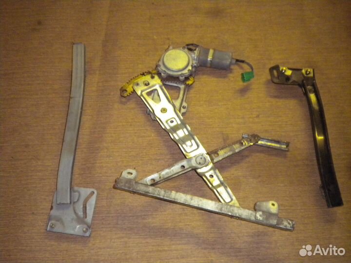 Стекло задней левой двери Subaru Impreza GF2 wagon