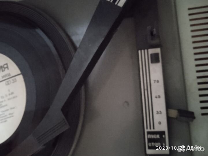 Проигрыватель винила времён СССР 