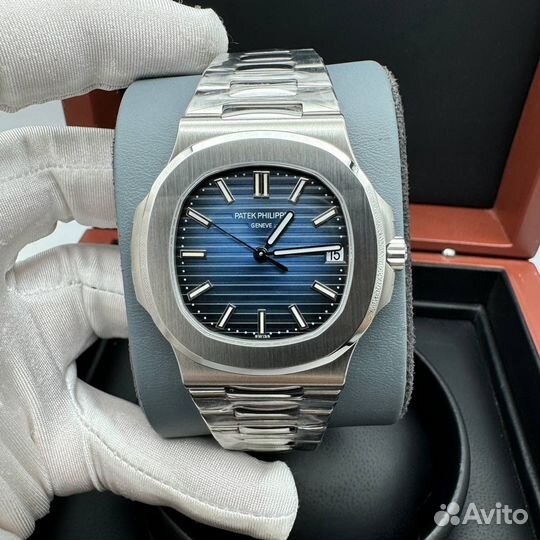 Часы Patek Philippe Nautilus