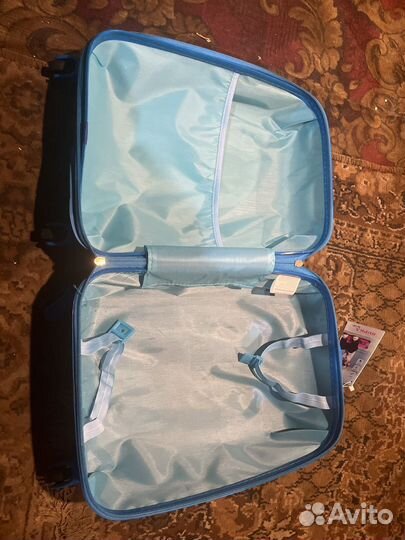 Детский чемодан на колесиках