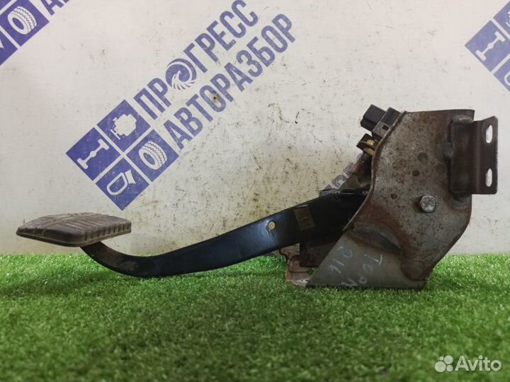 Педаль тормоза Hyundai Terracan внедорожник 2.5