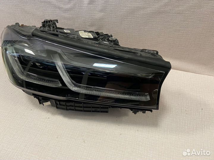 Правая фара на BMW G30 5 LED Black рестайлинг