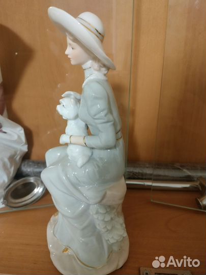 Статуэтка фарфор
