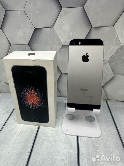 iPhone SE, 32 ГБ