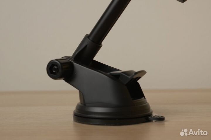 Автомобильный держатель для телефона с присоской