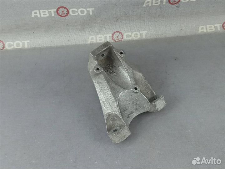 Кронштейн двигателя левый Audi A4 B6/8E (2001-20