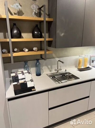 Полка настенная из дерева