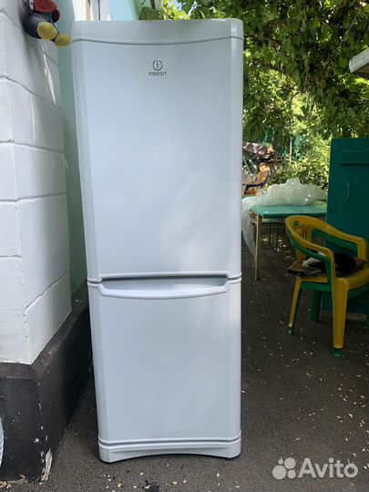 Холодильник indesit