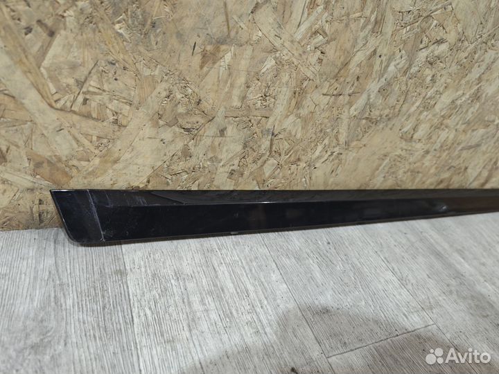 Молдинг двери задний правый Bentley Bentayga