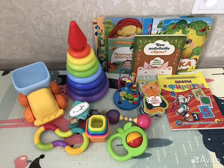 Игрушки, книжки, машинки, погремушки и пр