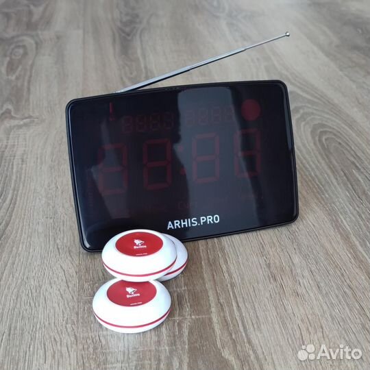 Кнопка вызова персонала и табло отображения вызова