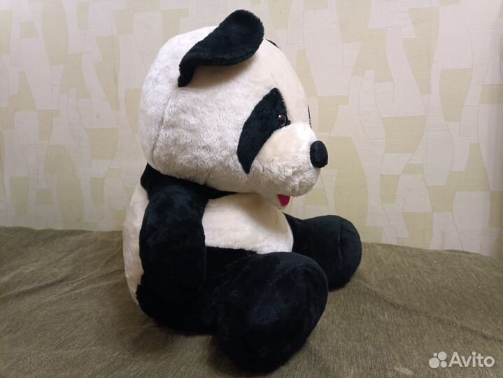 Большой плюшевый медведь 
