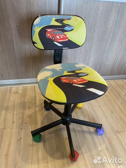 Детский письменный стол,стул, лампа)