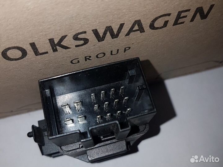 Блок подогрева сидений skoda Octavia a7 1.2 cjz