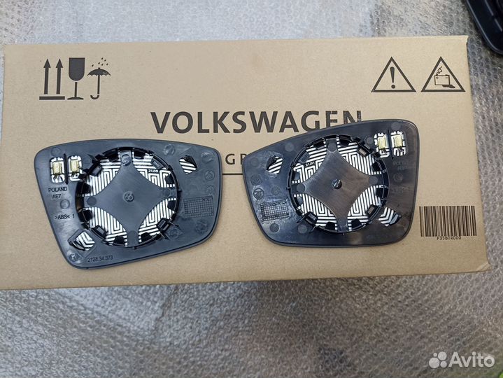 Зеркальный элемент Skoda Rapid / VW Polo 6