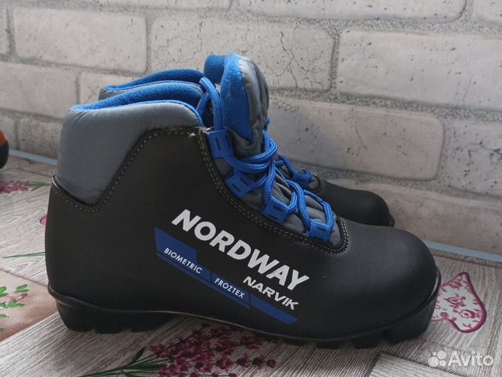 Лыжные ботинки новые Nordway 35
