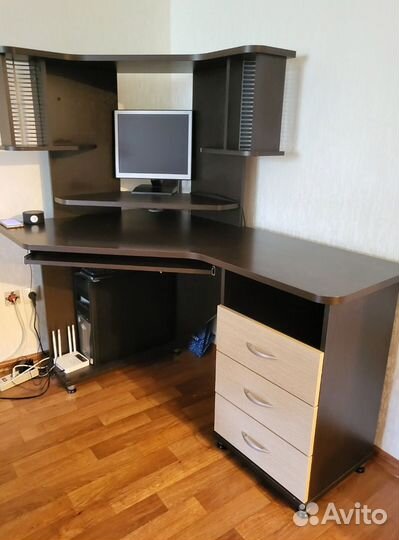 Компьютерный стол