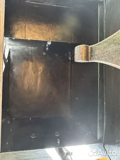 Сейф старинный, с потайными замками. В отличном со