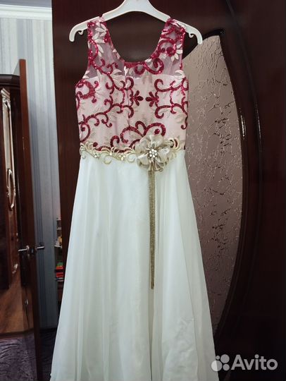 Нарядное платье для девочки