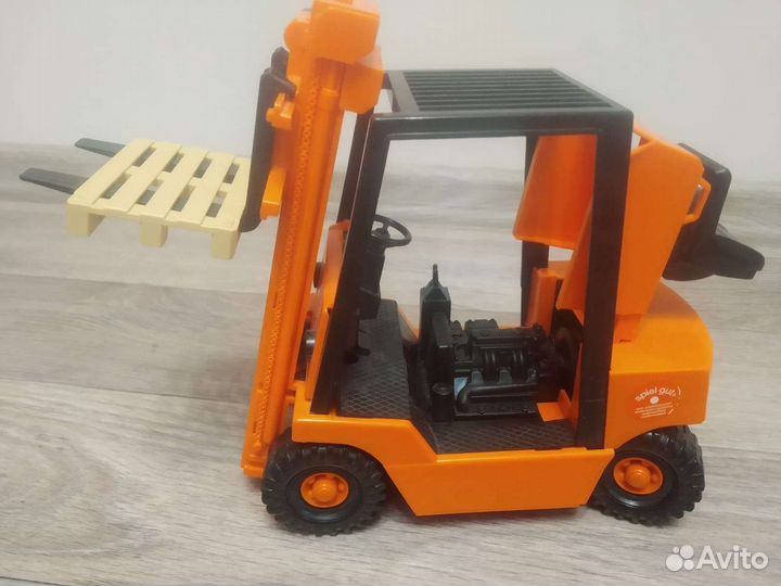 Машинка игрушка брудер