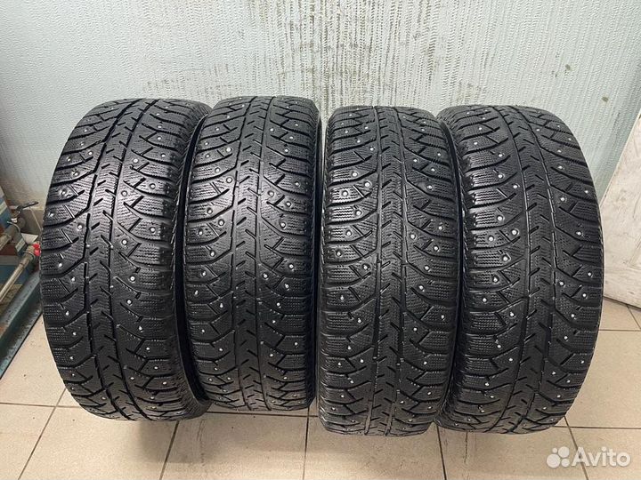 Bridgestone Ice Cruiser 7000 215/60 R17