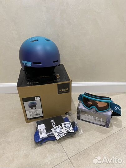 Детский горнолыжный шлем TSG и очки Smith