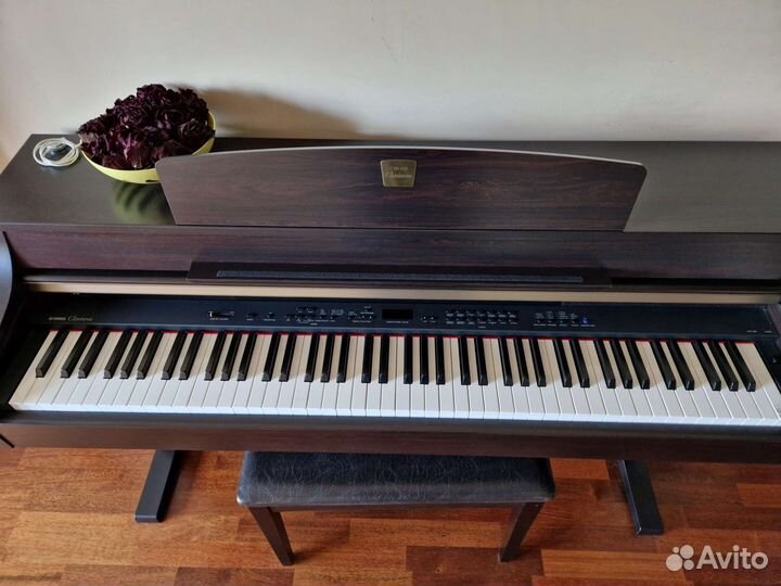 Yamaha Clavinova CLP-330 цифровое пианино