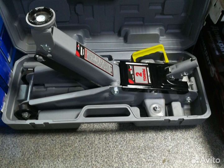 Домкрат подкатной