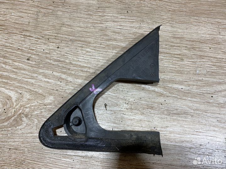 Кронштейн накладки левого зеркала New Beetle А4