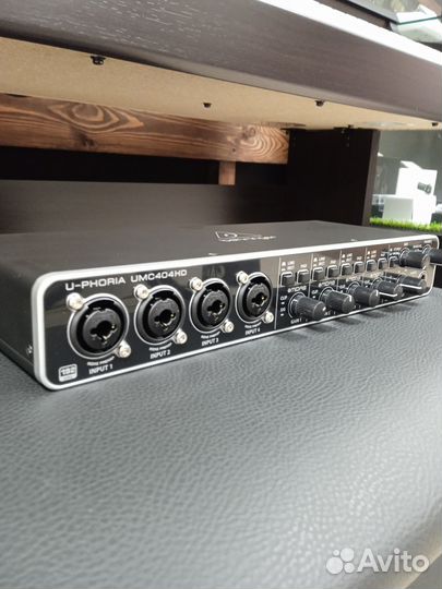 Звуковая карта Behringer UMC404HD