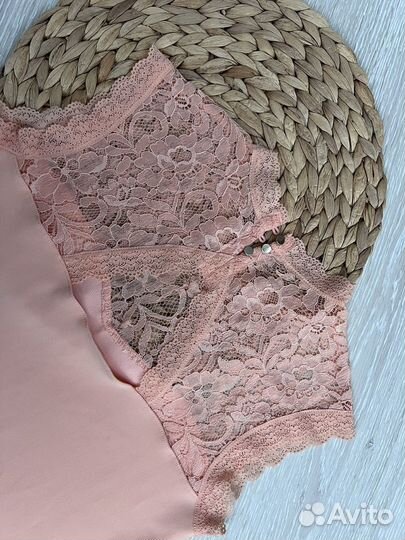 Блузка женская / топ кружевной без рукаков р42 S