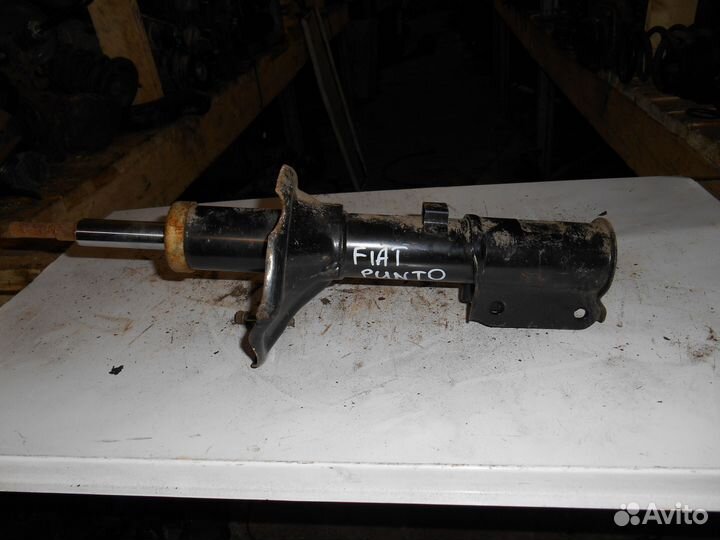 Стойка передняя Fiat Tokico A3012