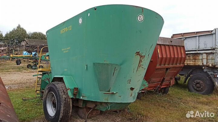 Измельчитель-смеситель-раздатчик кормов исрв-12